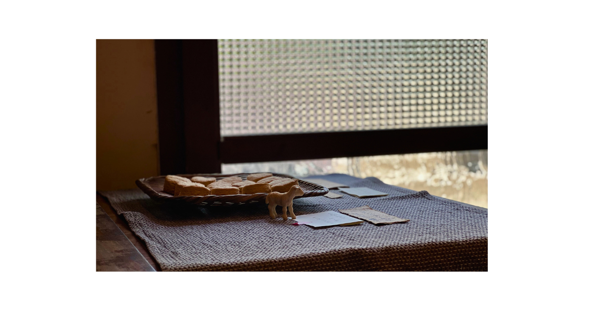 SNSで比べてしまう気持ちに悩む母親の心を整えるイメージ写真