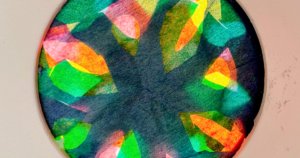 子どもの絵や工作を評価する前に、その表現を受け取る言葉について紹介する記事のアイキャッチ画像